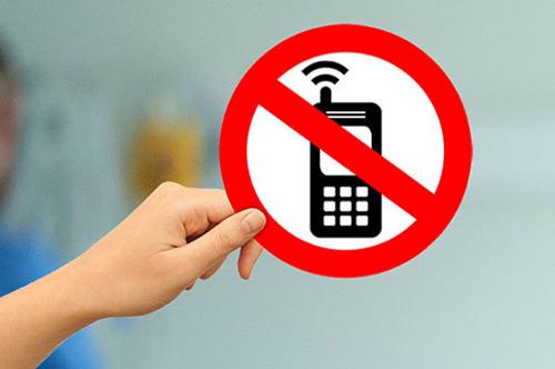 Personal Electronic Devices in the Exam Room: Tips to Stop the Distraction